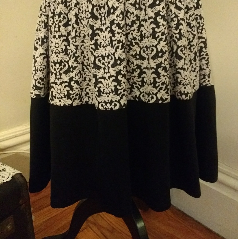 Colorblock Black & Lace Pattern Dress - Picture 3 of 8